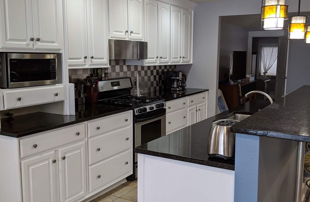 Saugatuck - Private Parking! Downtown! Entire House, Sleeps 6, Pets OK!