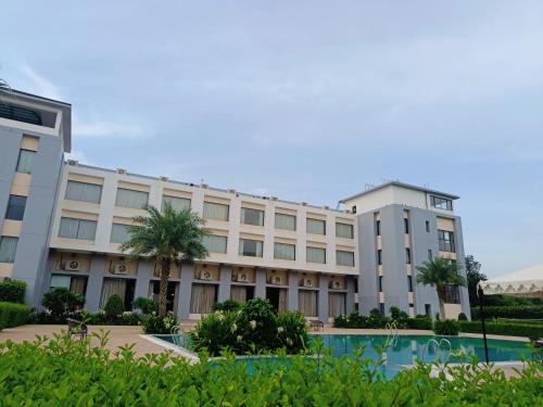 Savitri Resort
