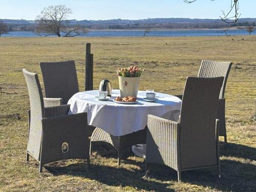 Saxeröd by the lake