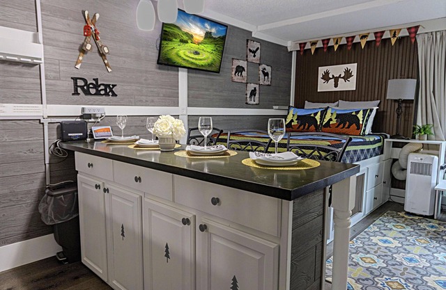 SC 2209: Cozy Modern Ski Retreat | Fireplace & Easy Slope Access
