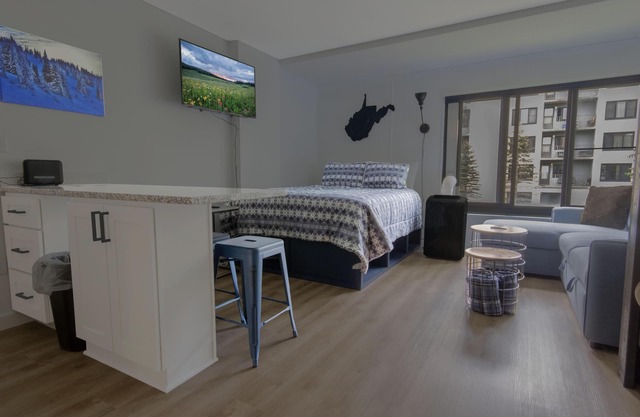 SC 2217: Cozy Winter Nest | Modern Studio with Fireplace & Easy Slope Access