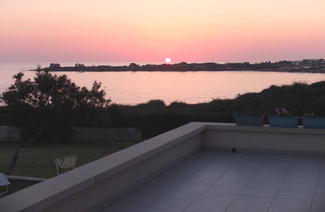 Scalambri Apartment + Annex in front of the sea