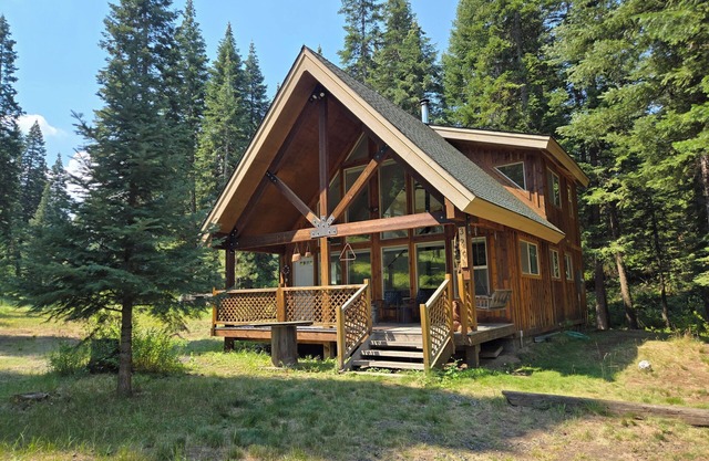 Scenic 2 bedroom home with Loft nestled on 30 beautiful acres near New Meadows.