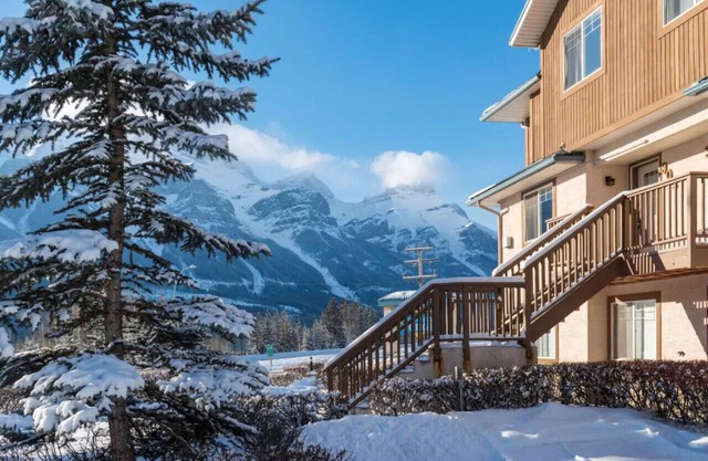 Scenic Family Getaway with Hot Tub and Park Access
