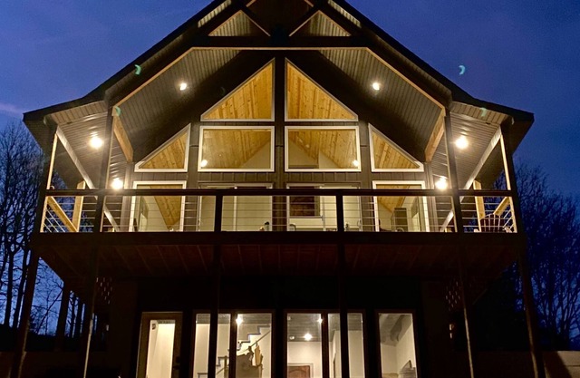 Scenic Hideaway + Big Views + family cabin