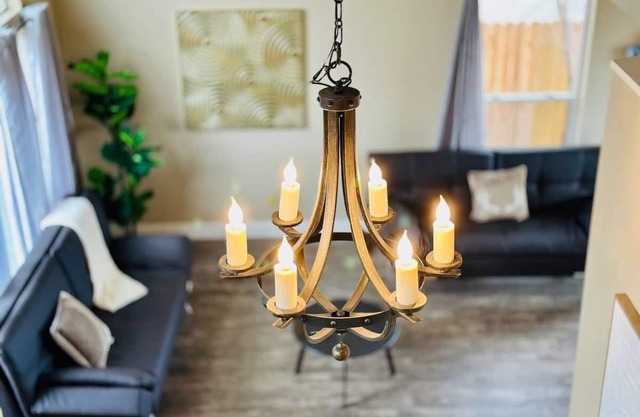 Scenic House,1 King,3 Queens,6 Twins