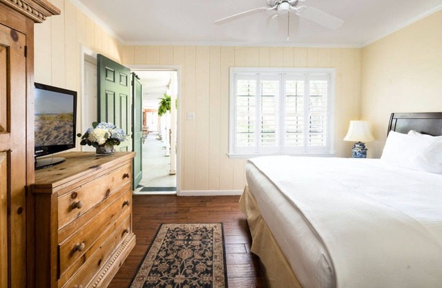 Scenic King Room | Garden Views & Easy Access