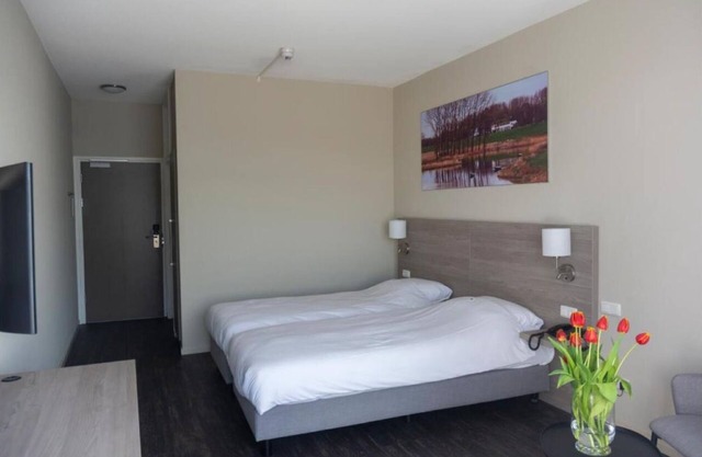 Scenic Nature Escape: Bike Rentals, Riverside Dining Near Nijmegen - 4 Units