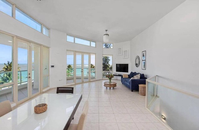 Scenic Penthouse in Grand Bay