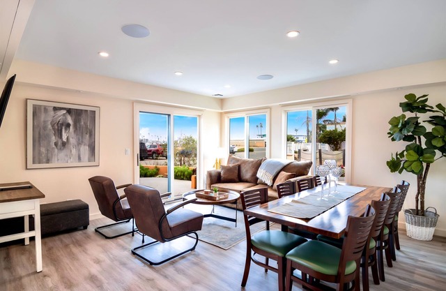Scenic Waterfront Getaway Townhouse with Kayak!
