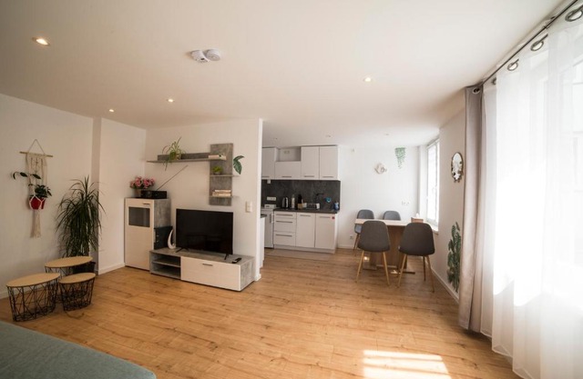 Schöne Ferienwohnung 54 m², Zentrumsnah, Kingbett