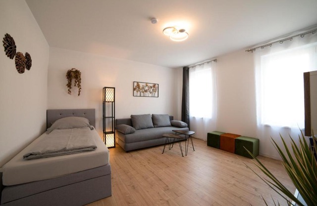 Schöne große Ferienwohnung 79m2 und 2 Bäder, Zentrumnah, 2OG