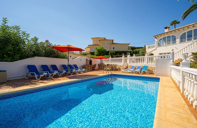 Schöne Villa für 10 pax in der Nähe von Moraira mit Privatem Pool und Meerblick