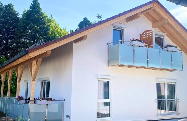 Schönes helles Studio-Appartement mit großem Balkon
