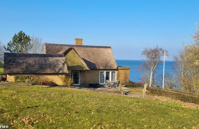 Schickes Ferienhaus mit Wunderbaren Meerblick für 6 Personen