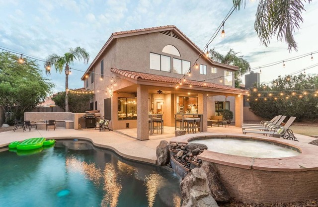 Scottsdale Big House - Sleeps 30 - 6bed/4ba - Very Clean