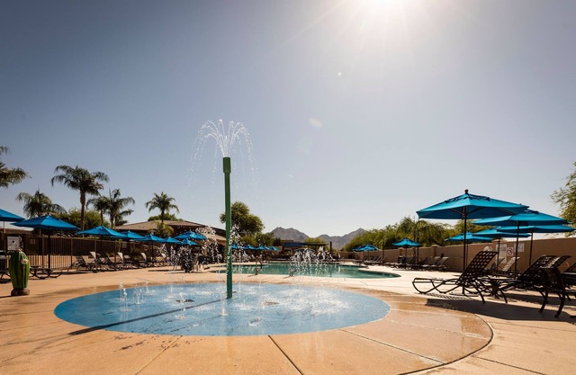 Scottsdale Links Resort - 2 BEDROOM 1 KING 1 QUEEN SUITE WITH ROLL-IN SHOWER