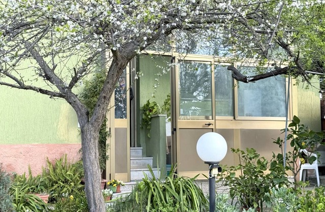 SE162 - Marotta, comfortable three-room apartment with garden and parking space