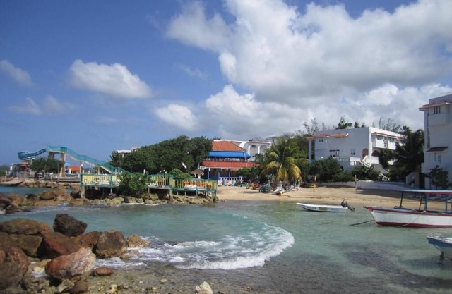Sea Breeze Escape - Resort Condo in Runaway Bay