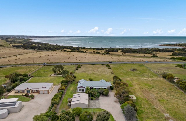Sea Breeze - Spacious home with lovely ocean views