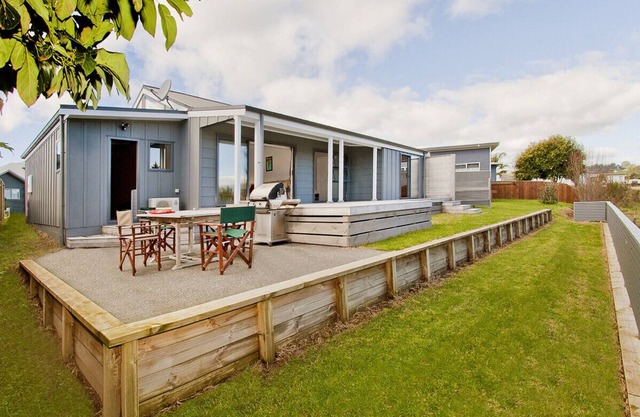 Sea Breeze - Whangamata Holiday Home