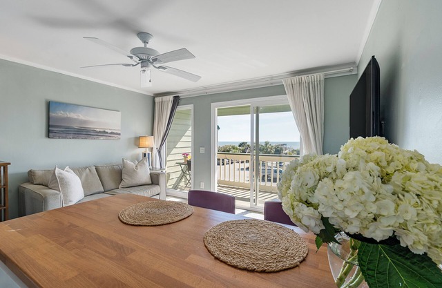 Sea Cabin on IOP, ocean view, beach, pool access