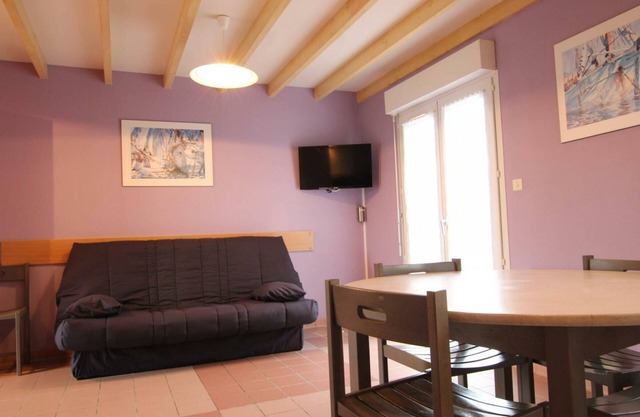 Sea Cottage with Terrace, Garden, and Beach Nearby - Pet Friendly & Family Fun!