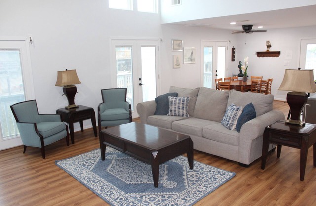 Sea Lover Cottage - West End Canal House - Recently Renovated