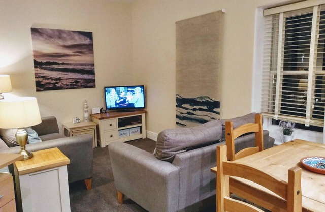 Sea Rock 8 Sleeps 4, Two Bedrooms. Balcony, Sea Front Views + Free WiFi.