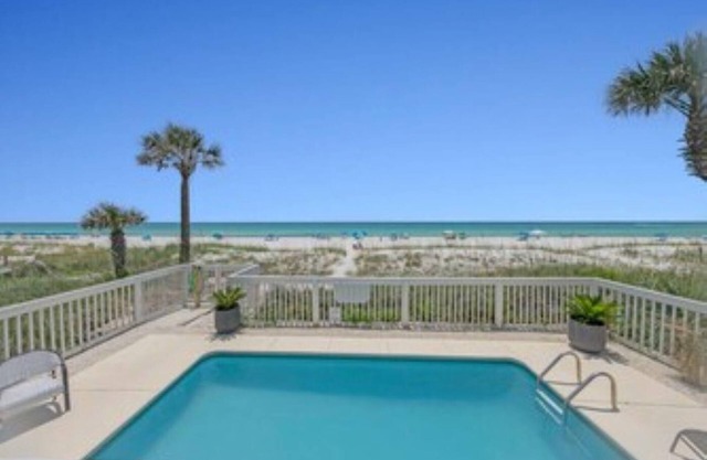 Sea Salt on the Rocks - Private Pool - Beachfront!