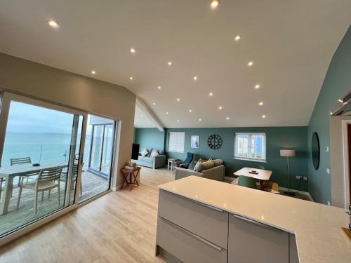 Sea View Apartment 74, Luxury 3 bed, Golden Bay Holiday Village