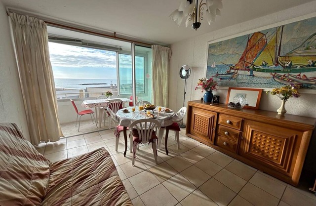 Sea view apartment private parking