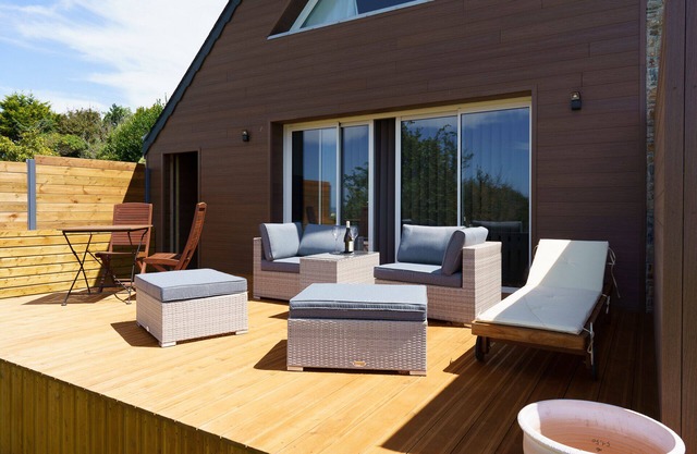 Sea view gîte with garden and terrace 300m from the beach and small shops