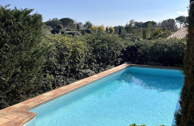 Sea view villa 100m from the beach