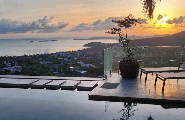 Sea View Villa with 180 degree view near Bophut beach and Fisherman's Village.