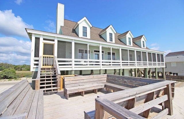 Seabreeze 4 Pawleys Island Oceanfront W/Creek dock 6BR/4.5BAS