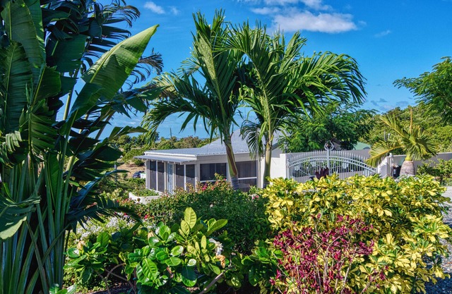 Seabreeze cottage with private pool and sunset view