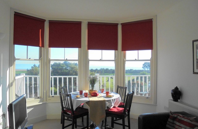 Seabreeze, Seafront Location, location, location!