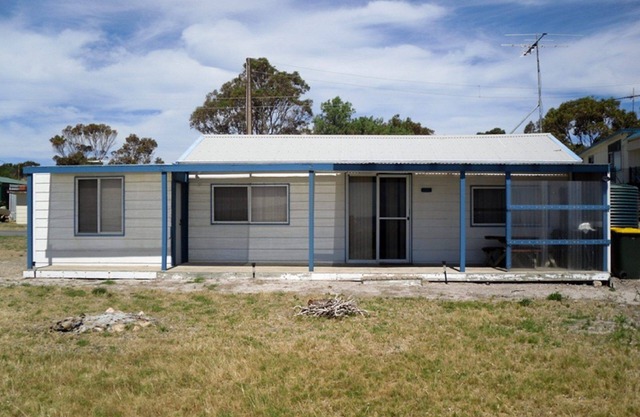 Seachange - Absolute Beach front. Off Peak Special!