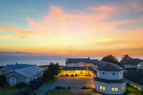 Seacliff Haven Waterfront Luxury Stunning Views Hot Tub Game Room
