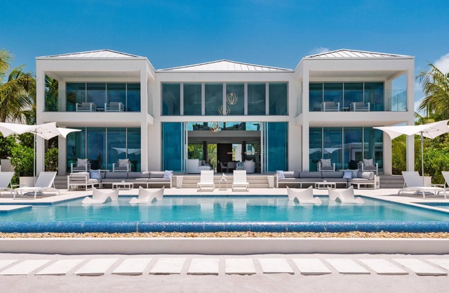 Seaclusion Oasis-Exceptional 13 Bed Villa w/ Private Pool, & Concierge Service!