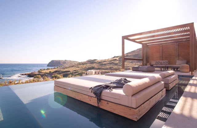 Seafront 6 bedroom villa - 50m from the beach