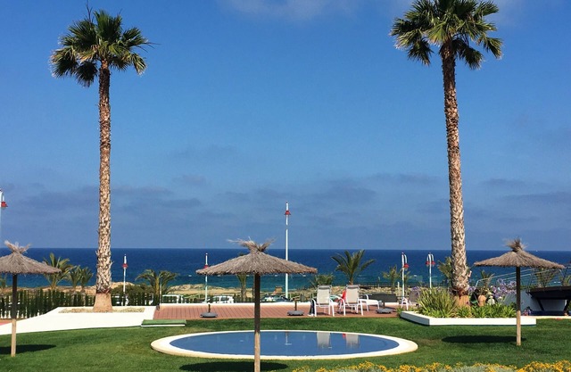 Seafront apartment with terrace, garden and sea views