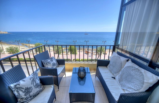 Seafront apartment in the heart of Sliema MMAI2