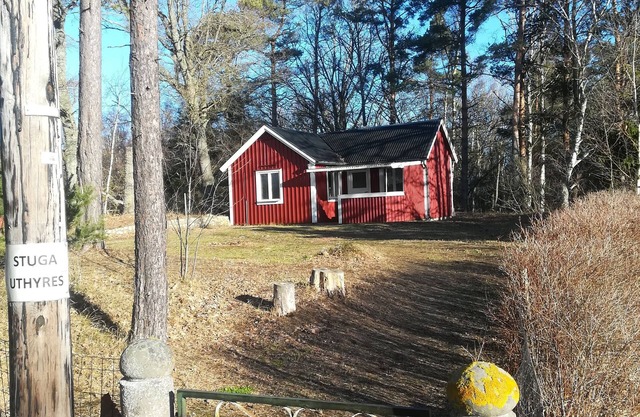Seafront cottage for the small family. Meeresnahes Ferienhaus.