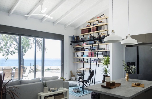 Seafront house with stunning views close to Athens