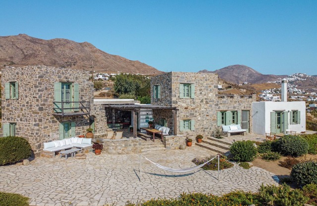 Seafront View, Vatoudi House