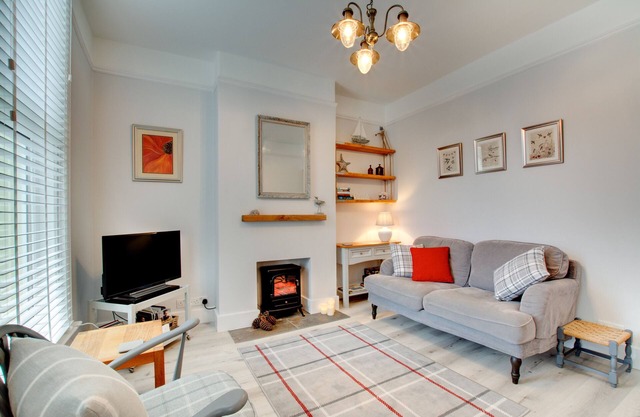 Seaglass Cottage - Two Bedroom House, Sleeps 4