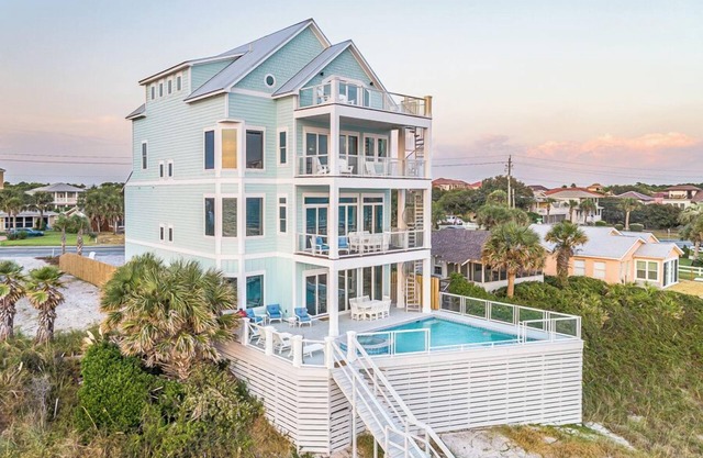 "Seahorse" Large Family Beachfront Home w/Private Pool & Game Room