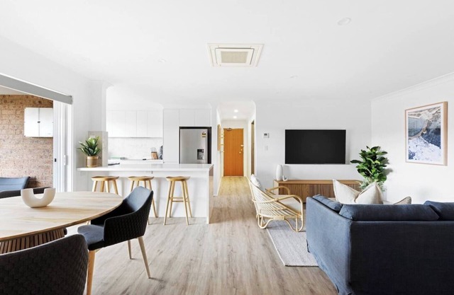 'Seascape' - Luxury 2 Bedroom Apartment - moments from Cronulla Beach